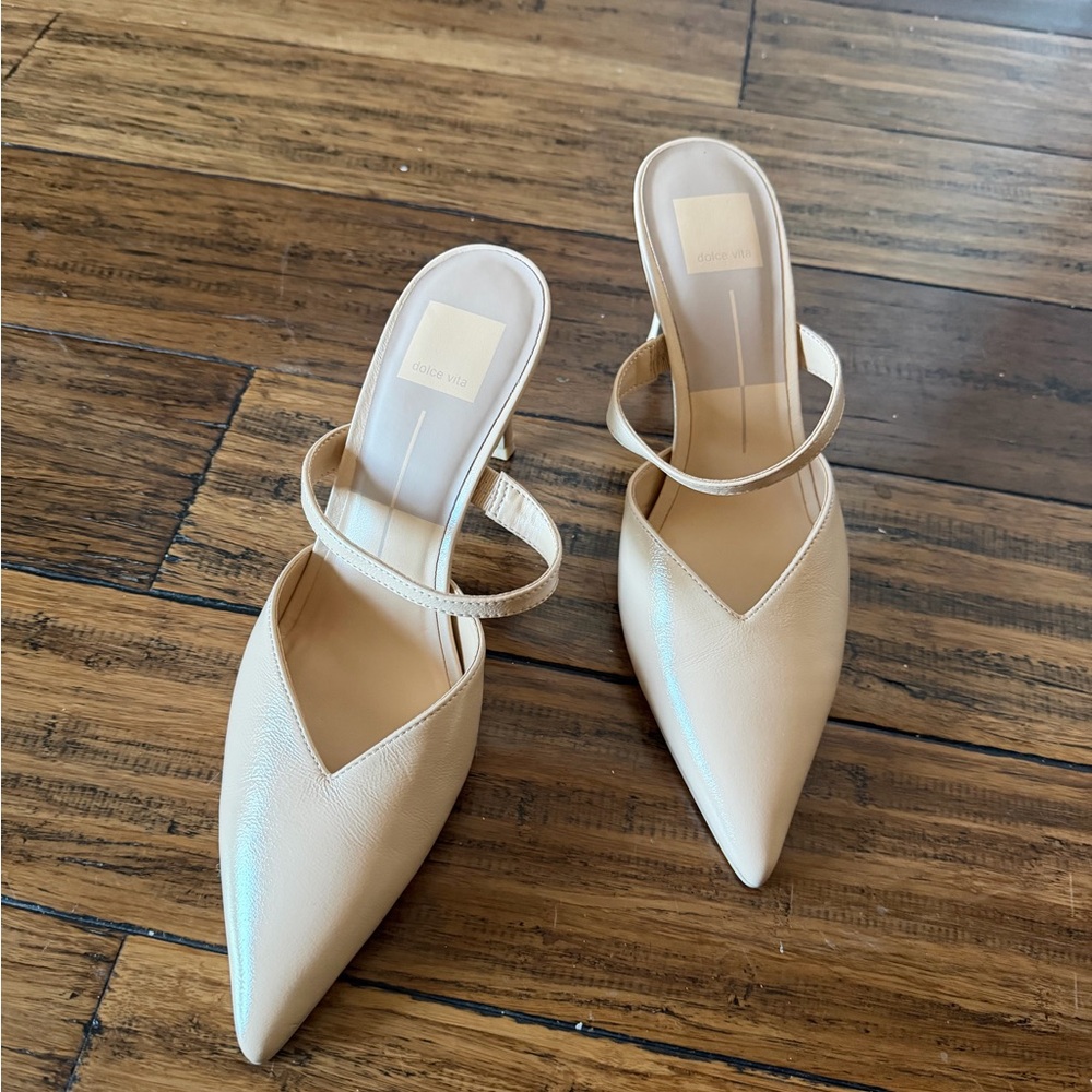 Dolce Vita Cream Pointed-Toe Women's Shoes